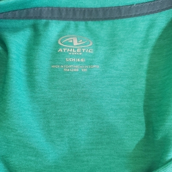 2 Athletic tank tops bundle - Picture 4 of 7